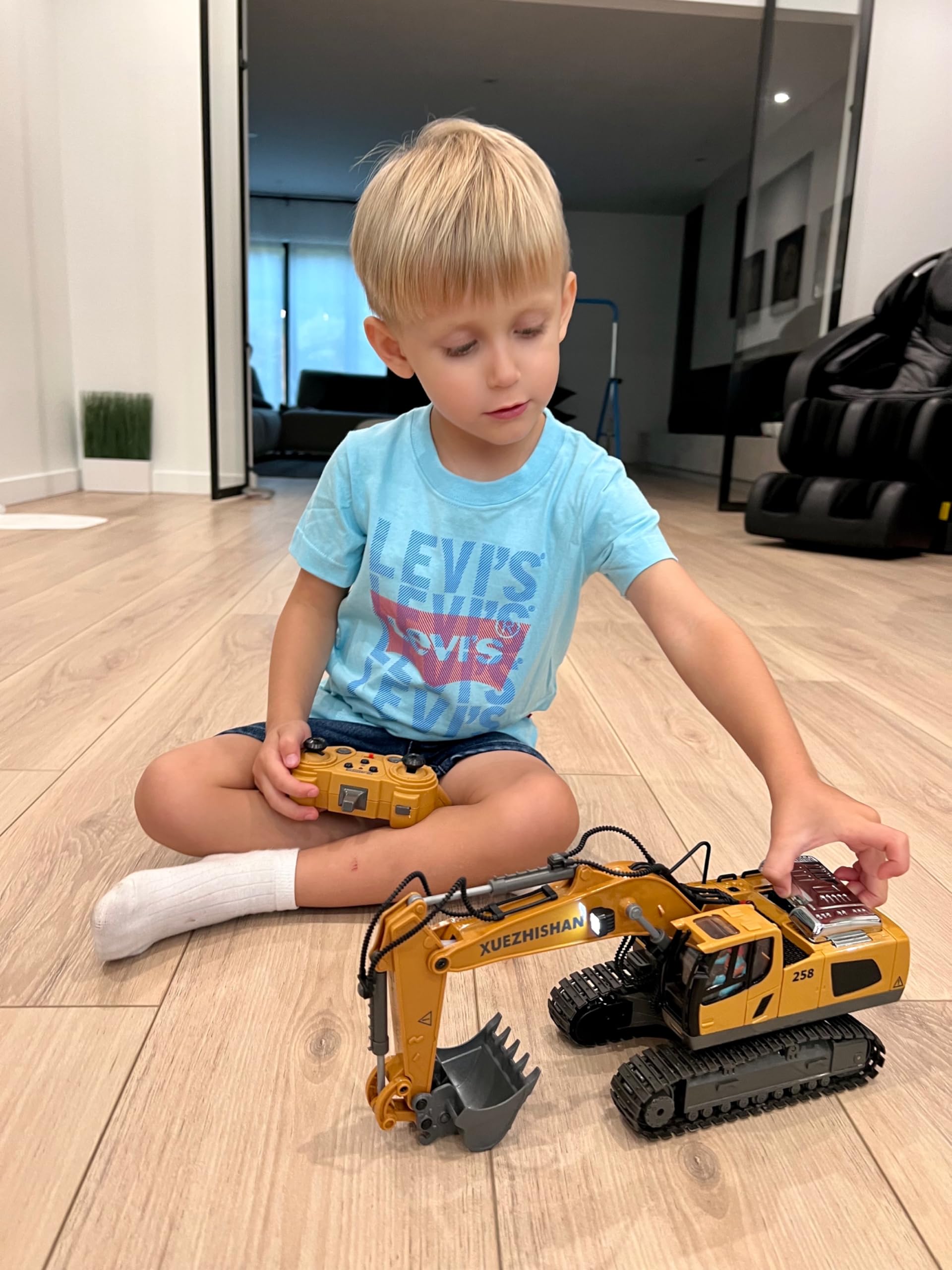 KIDMARKT Includes charger and tools for complete setup.