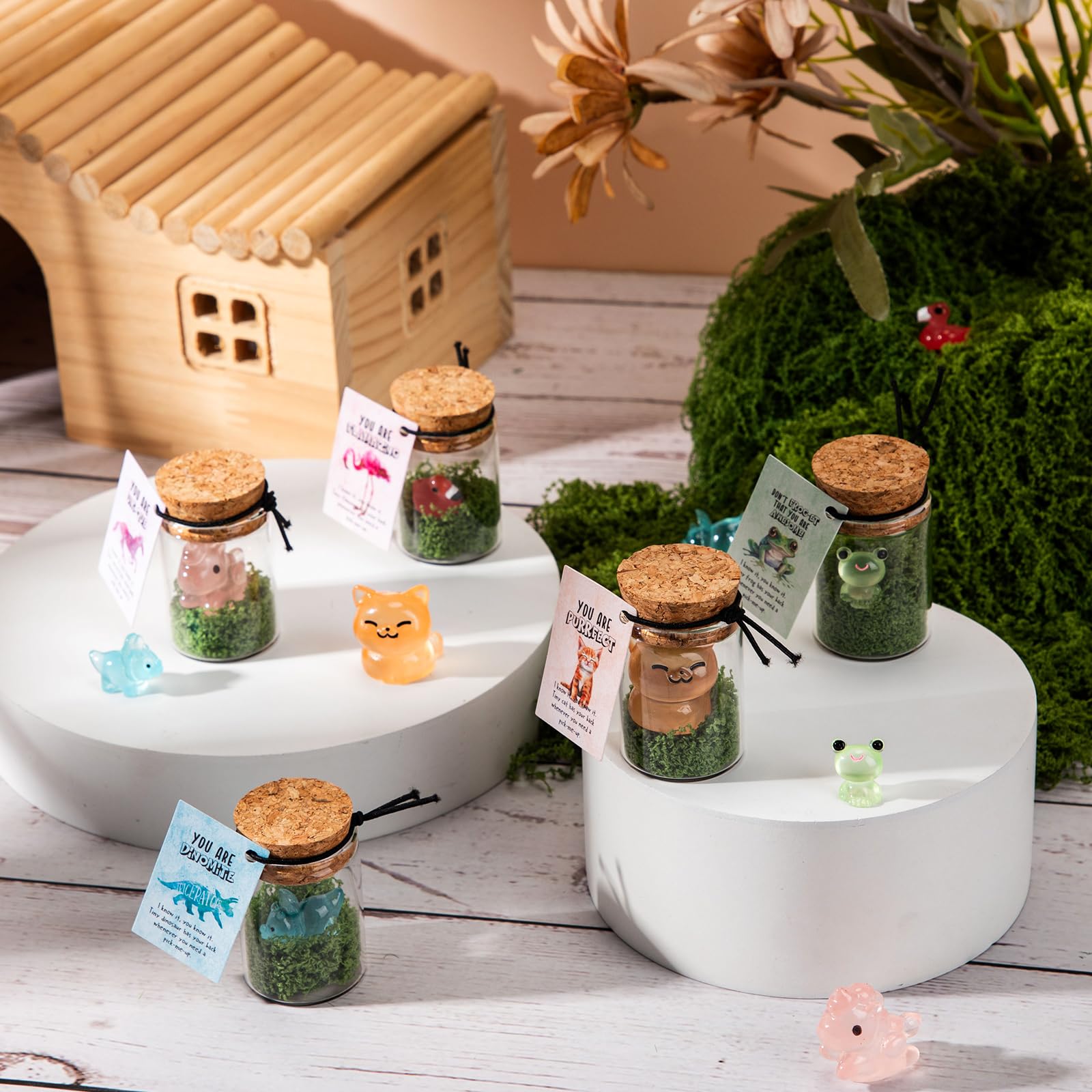 Kigley Pocket Hug resin unicorn ornament glows after light for positive ambiance.