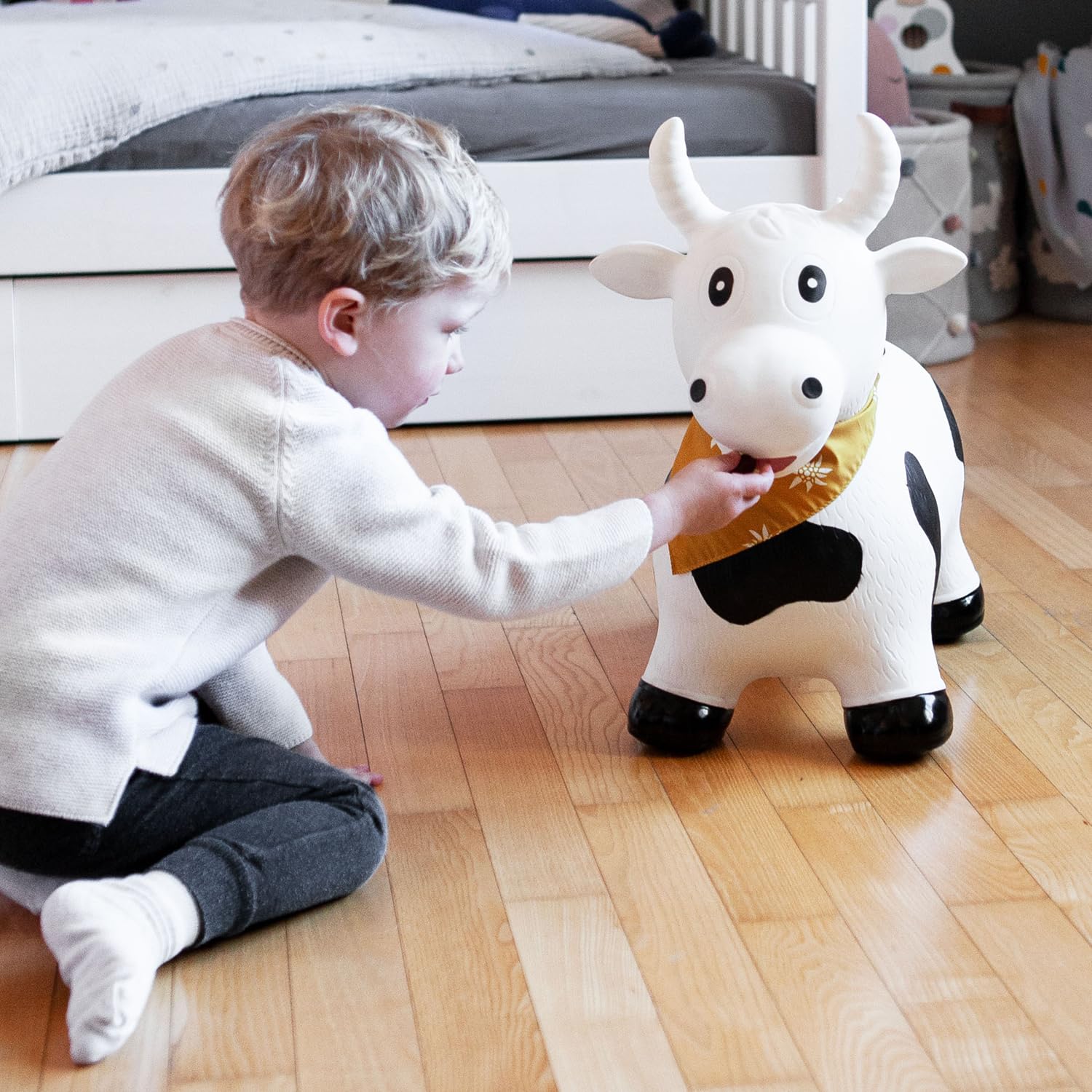 Kindsgut Cow Hopper with colorful design to spark imagination.