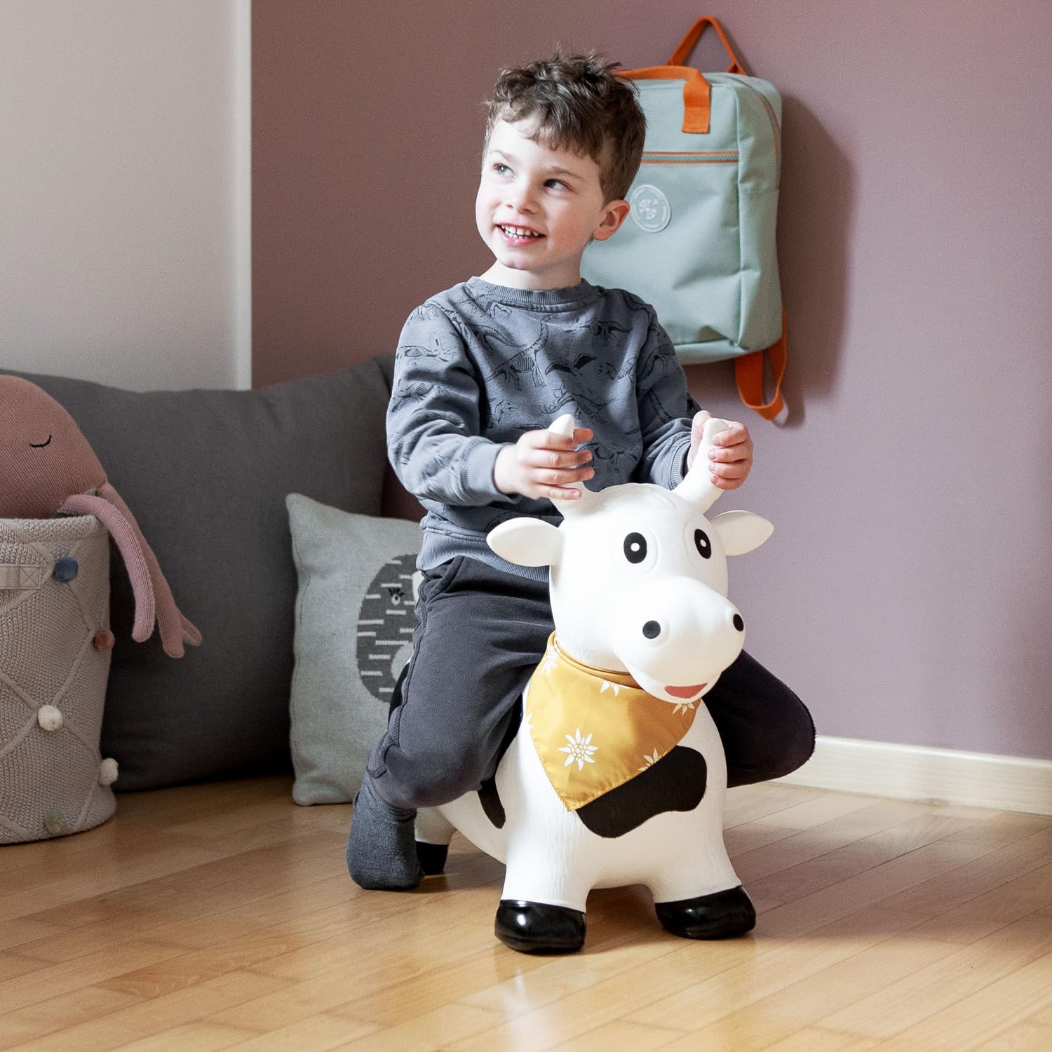Kindsgut Cow Hopper front view for outdoors-ready fun.