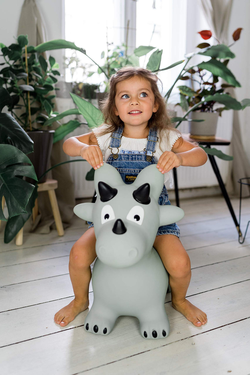 Kindsgut Dino Hopper safe-seat design supports steady bouncing.
