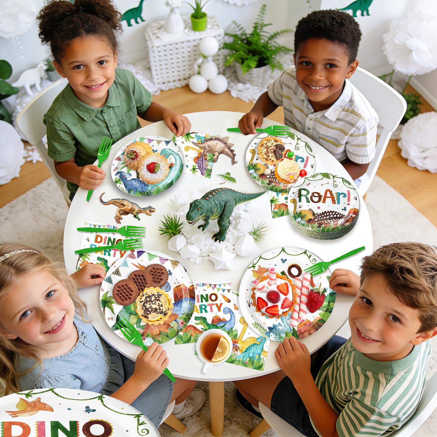Kinovo assembled dino table decor for a coordinated party look