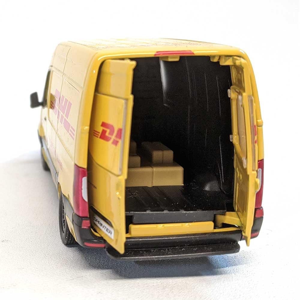 KiNSMART Sprinter with opening rear doors reveals a realistic cargo area.