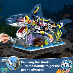 Kiothdre Shark Building Set tail motion demonstrates rotating tail for interactive play.