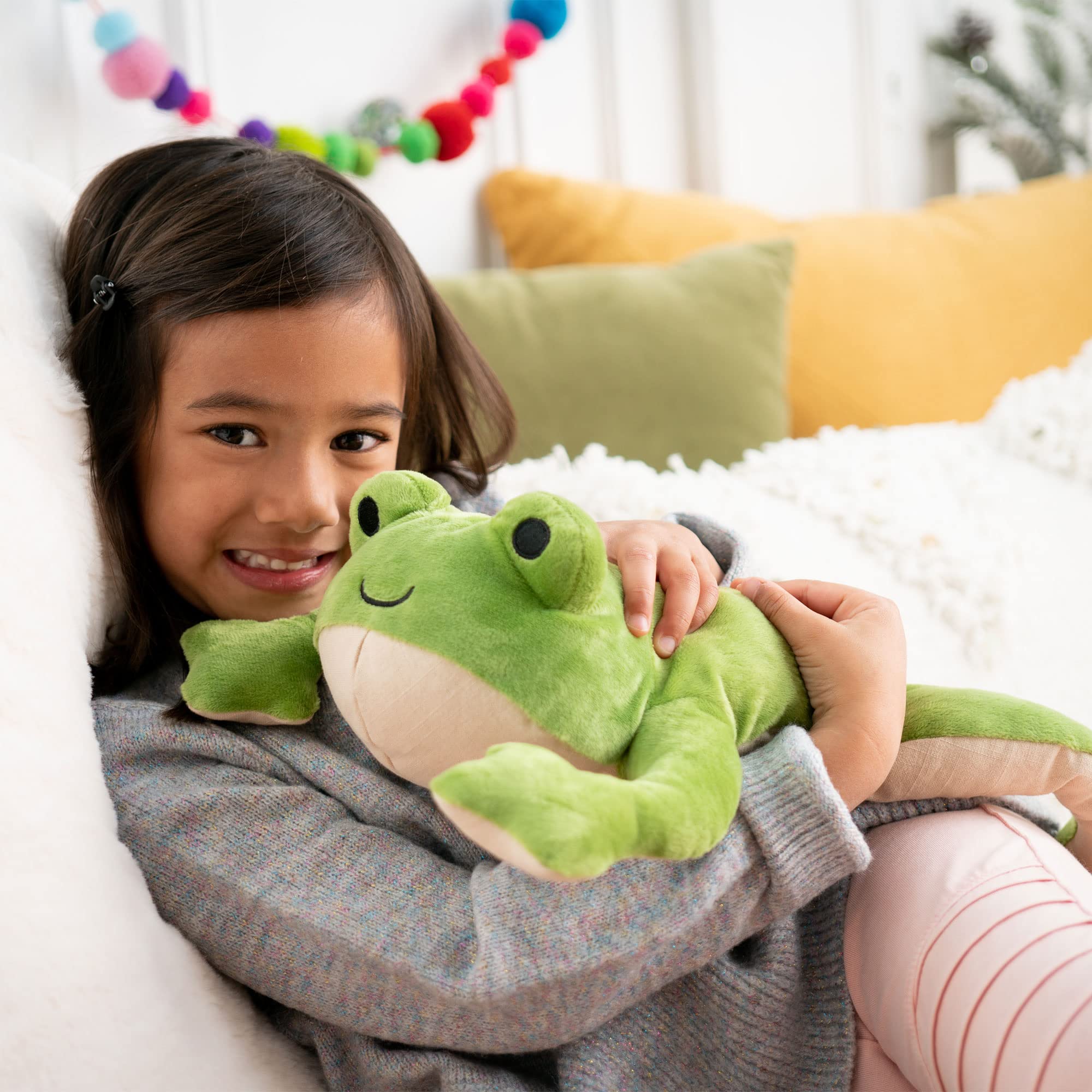 Froggie diagnosis card game facilitates reasoning during pretend medical play.