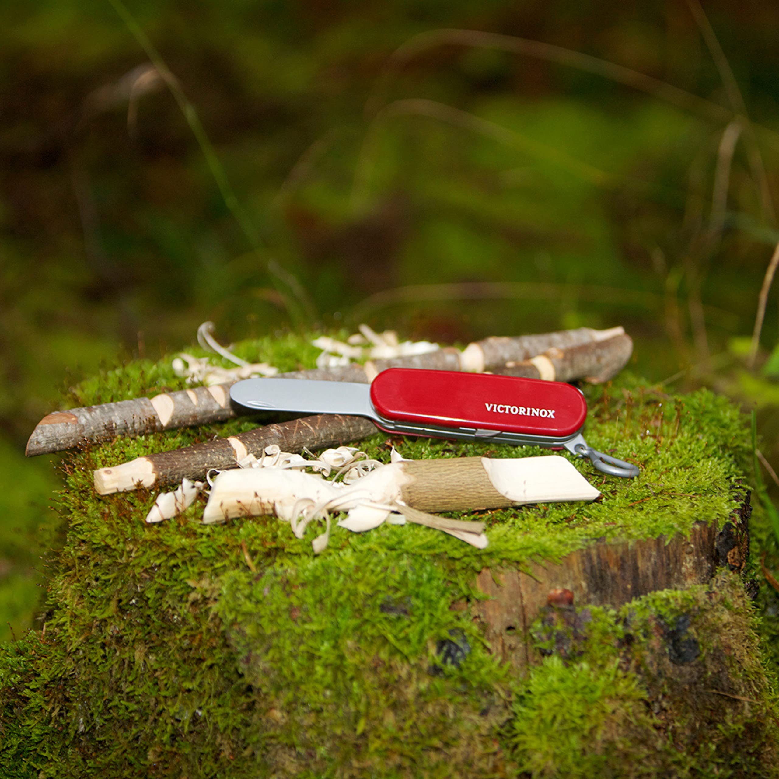 Klein Victorinox pocket knife toy offers compact size for easy storage.