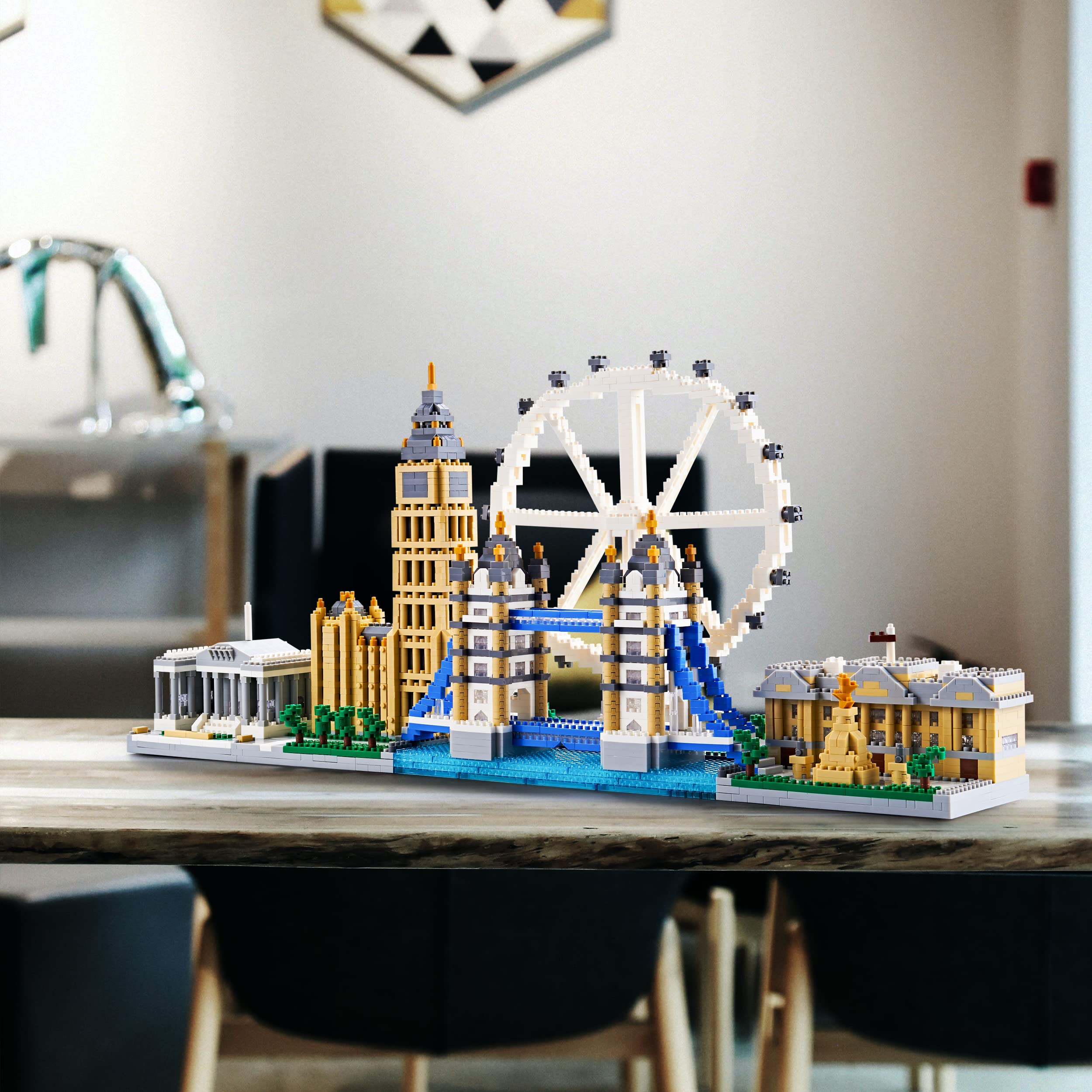 KLMEi Big Ben micro brick model shows fine interlocking details