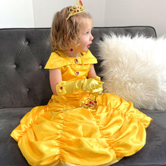 Knemmy princess dress in yellow with ruch neckline for an elegant look