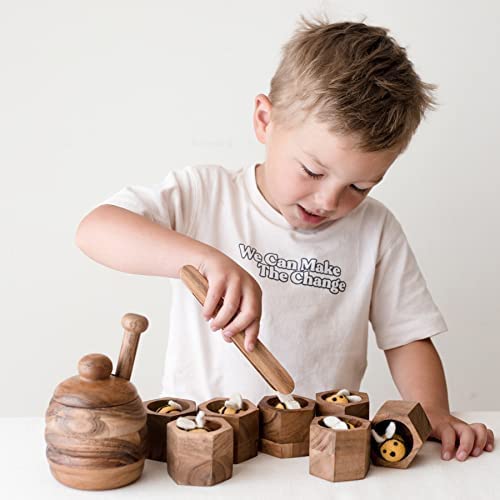 KOOKAROO Montessori tongs enhance precision grip during bee placement.
