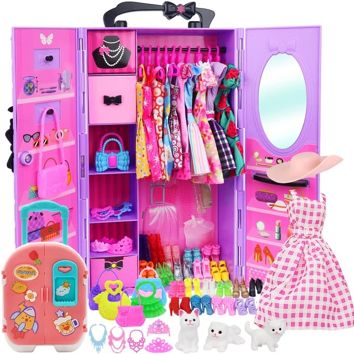 K.T. Fancy 10 fashion bags to complete outfits.