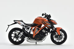 KTM New Ray 1:12 Superduke R front detail shows accurate styling and decals