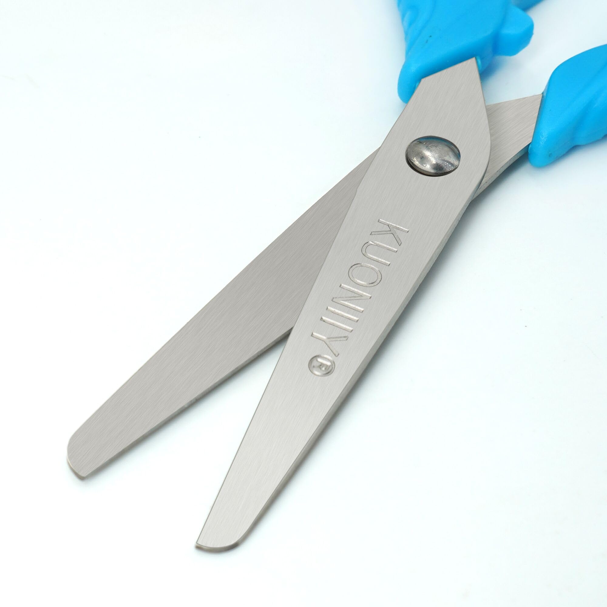 KUONIIY blunt-blade safety scissors for ages 3+.