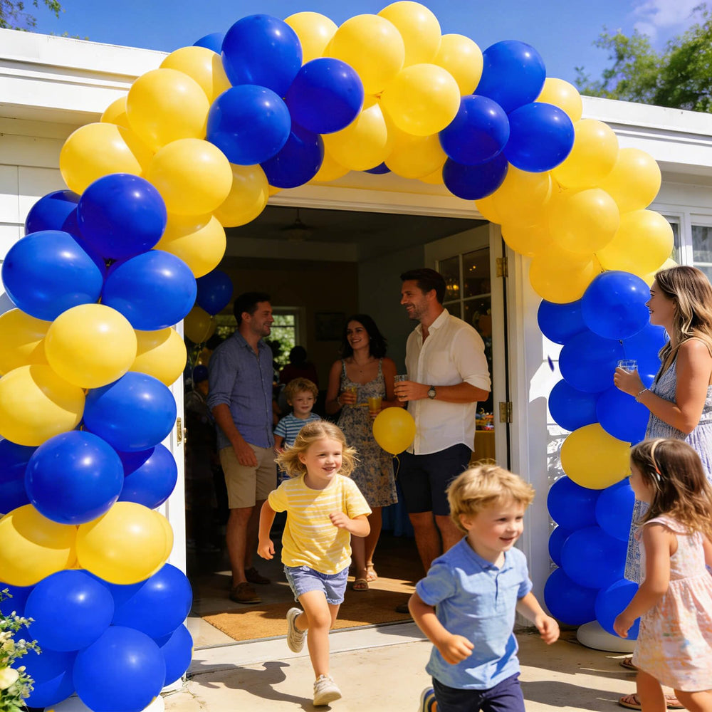 KUULBELA blue balloons you can inflate with pump or helium.