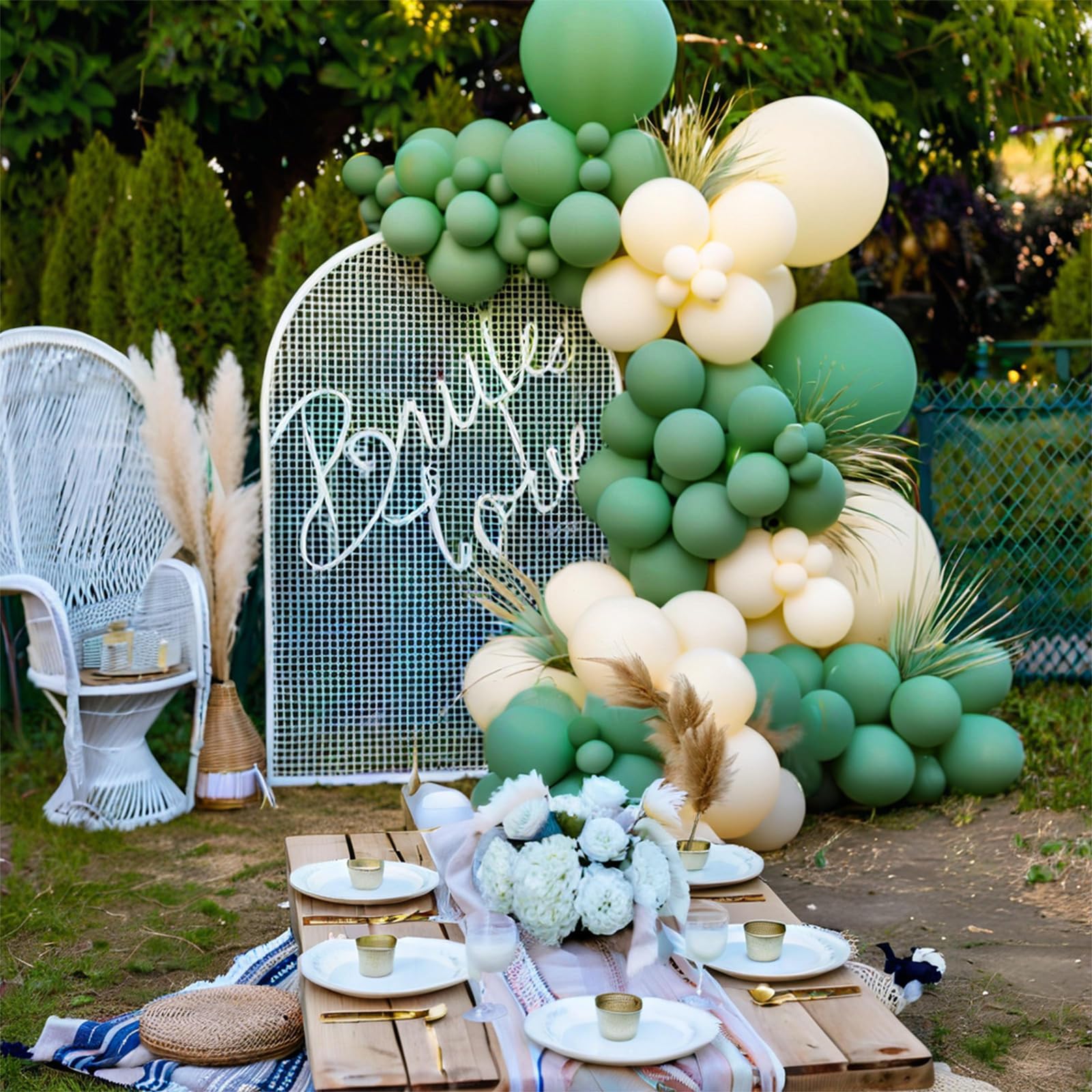 KUULBELA includes 2 ribbon rolls to complement the sage green balloons.