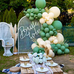 KUULBELA includes 2 ribbon rolls to complement the sage green balloons.