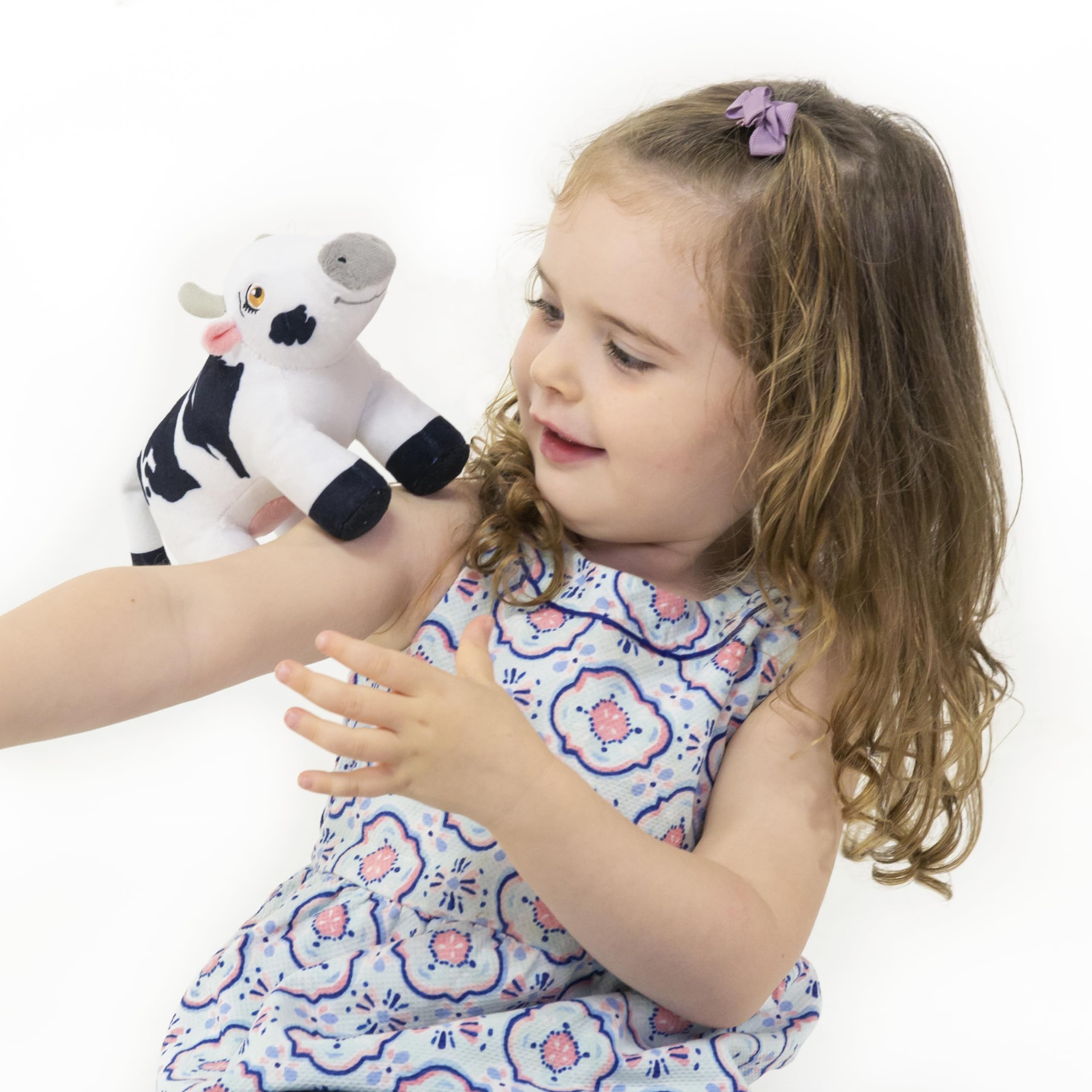 LA GRANJA DE ZENÓN Vaca Lola plush makes a perfect gift.
