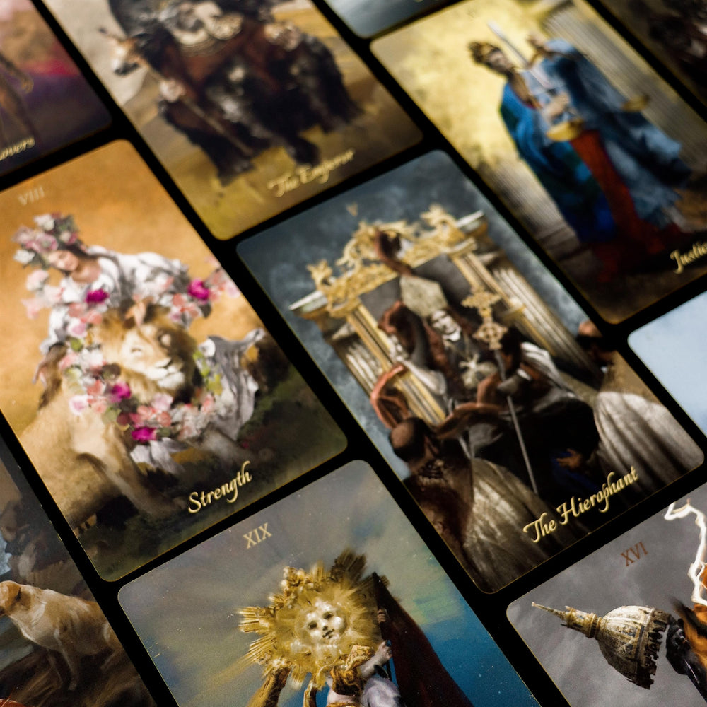 La Muci Baroque Gold Foil Tarot deck face detail highlights ornate artistry for immersive readings.