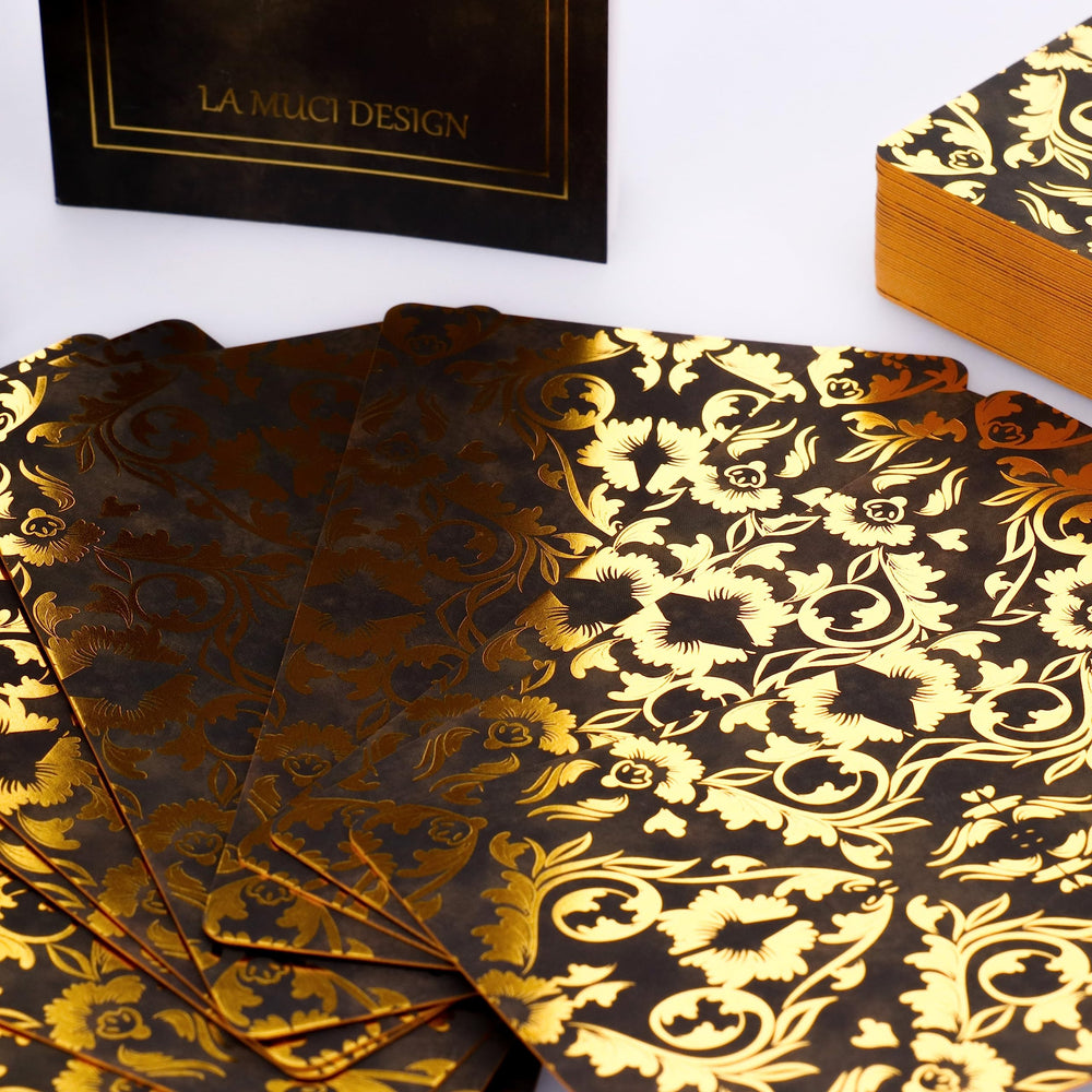 La Muci Baroque Magnetic flip box keeps cards secure and stylish during use.