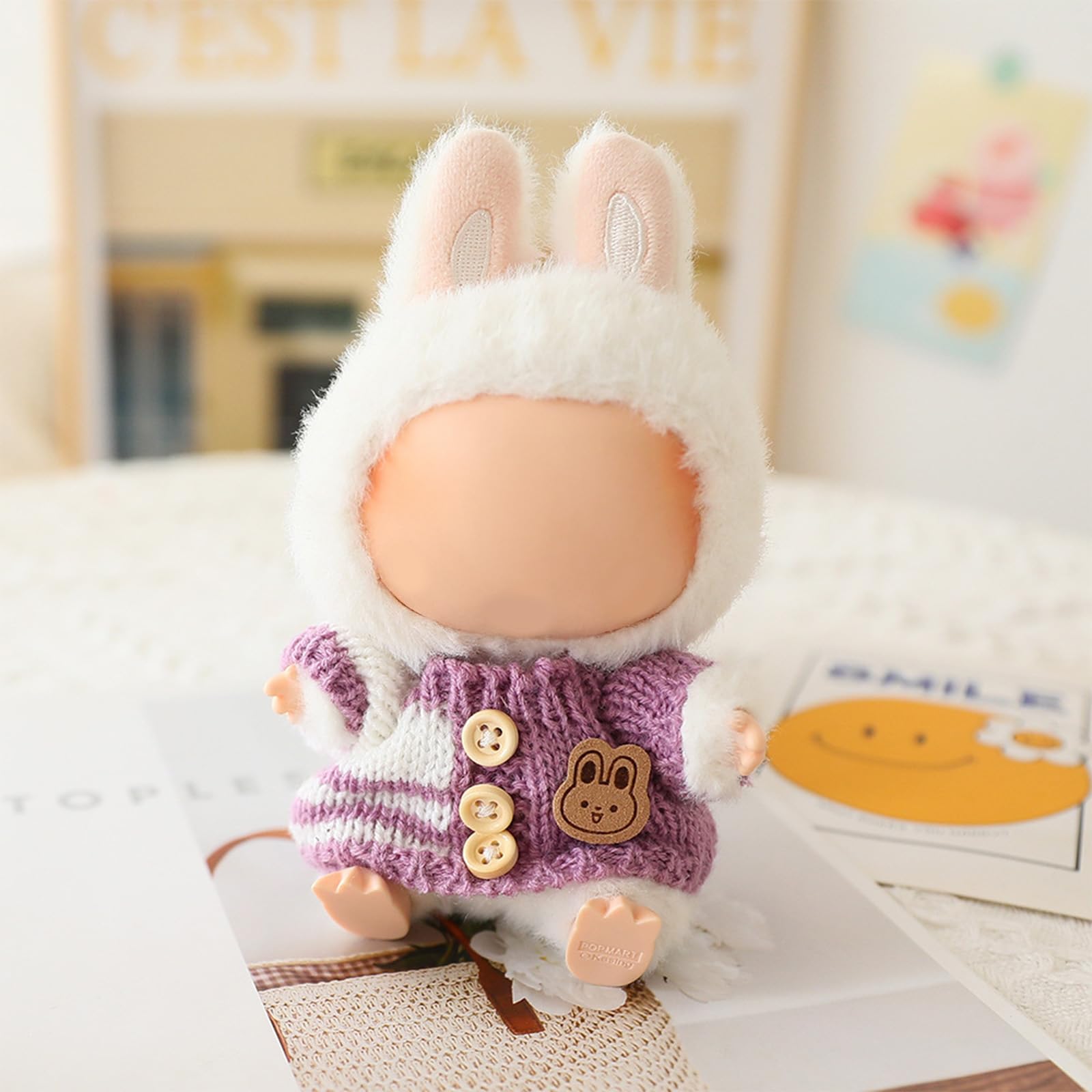 Labubu doll clothes create versatile looks for gifting.