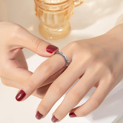 Ladytree S925 sterling silver material offers tarnish resistance and durable wear
