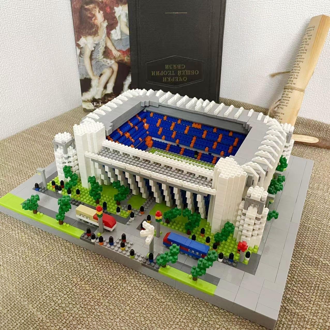 LANGLICHUN Madrid-style stadium field lawn features vibrant green pitch at scale.