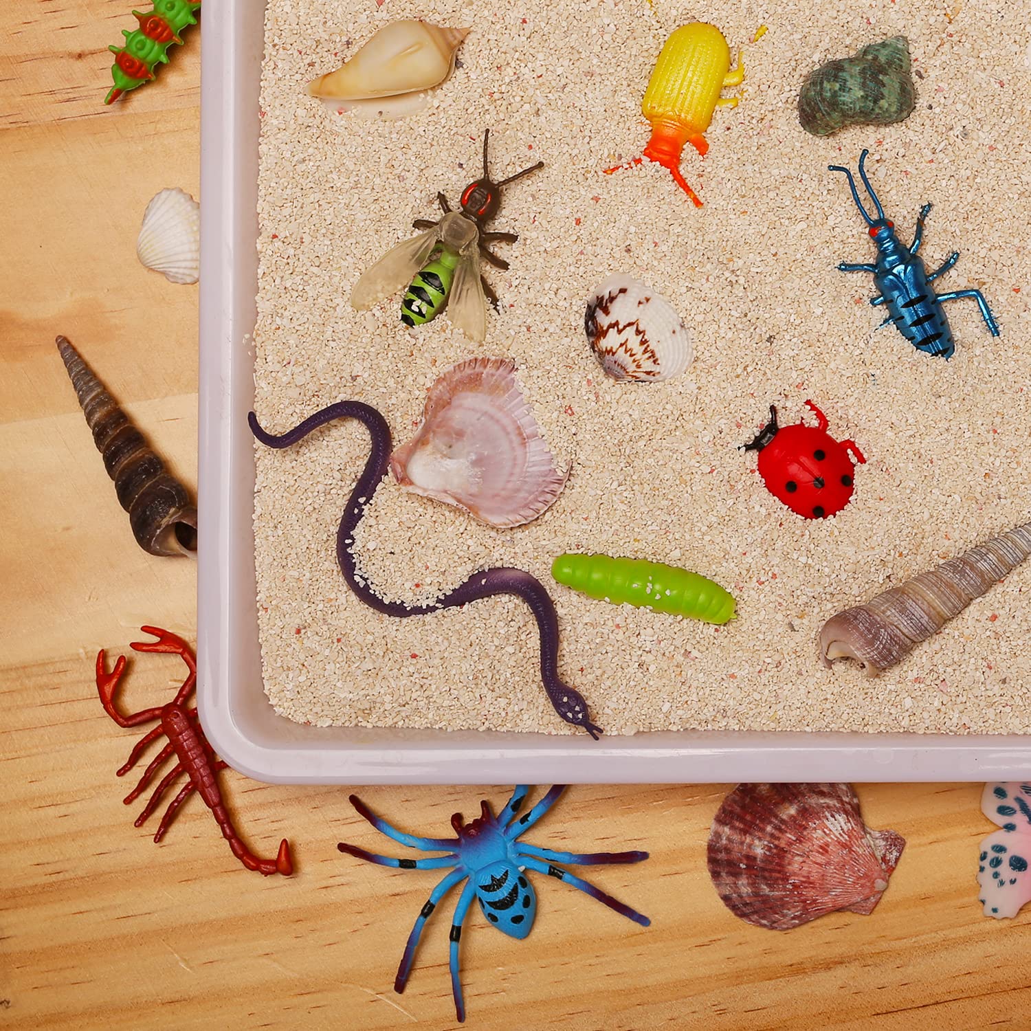 Laxdacee 100 Pcs mini bugs mantis – lifelike figure for pretend science.