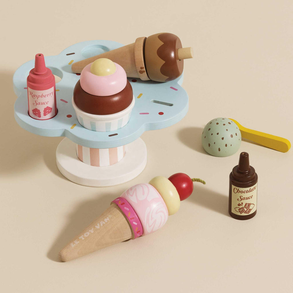 Three wooden spoons included for shared pretend dining with Carlo's Gelato.