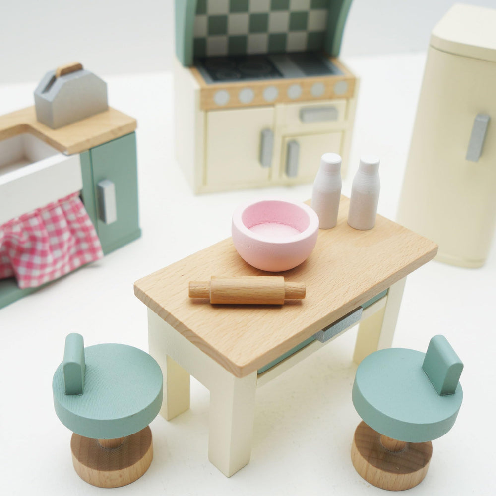 Le Toy Van Rosebud Kitchen oven with opening doors for interactive cooking play