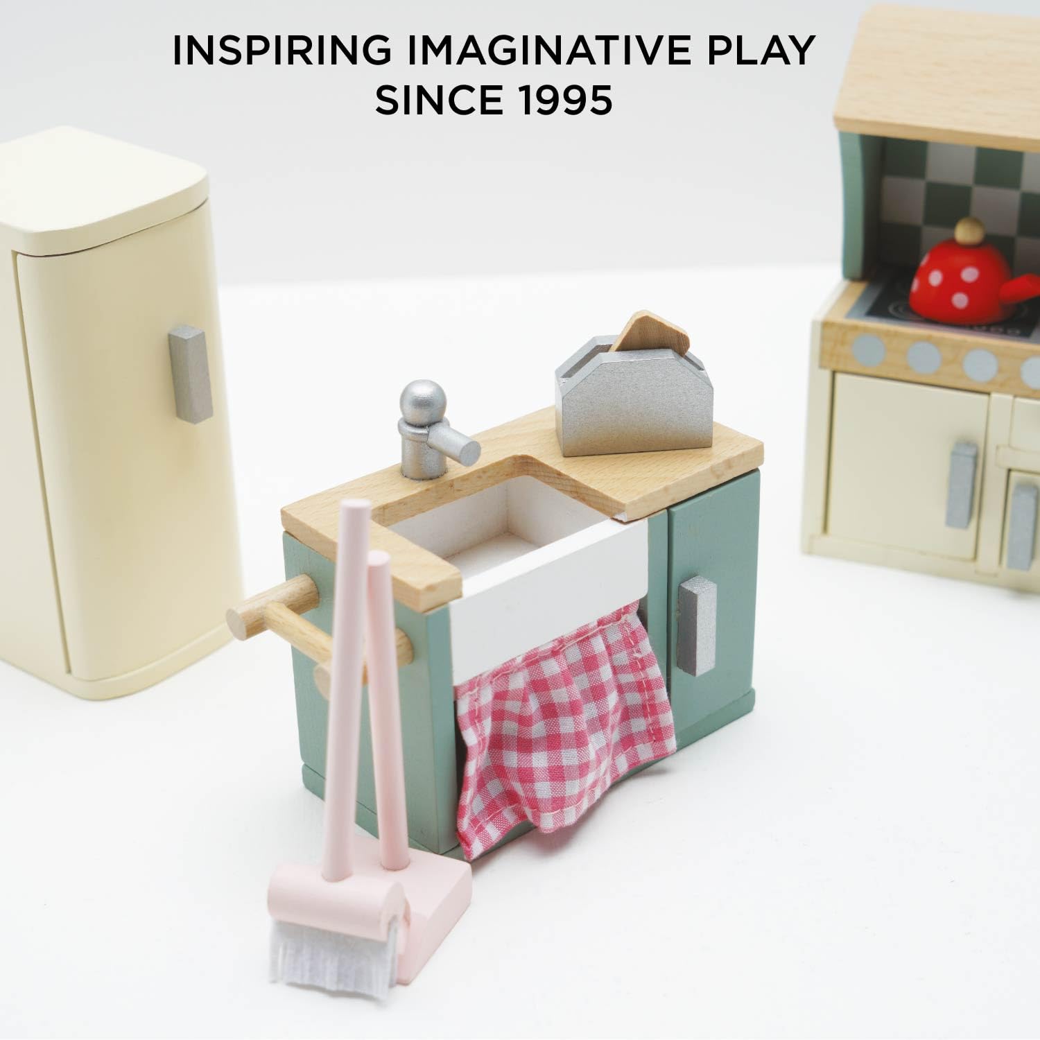 Le Toy Van Rosebud Kitchen toaster with toast sparks imaginative cooking
