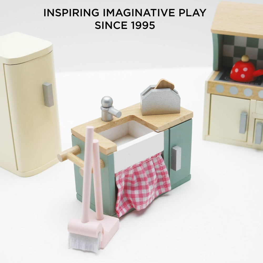 Le Toy Van Rosebud Kitchen toaster with toast sparks imaginative cooking