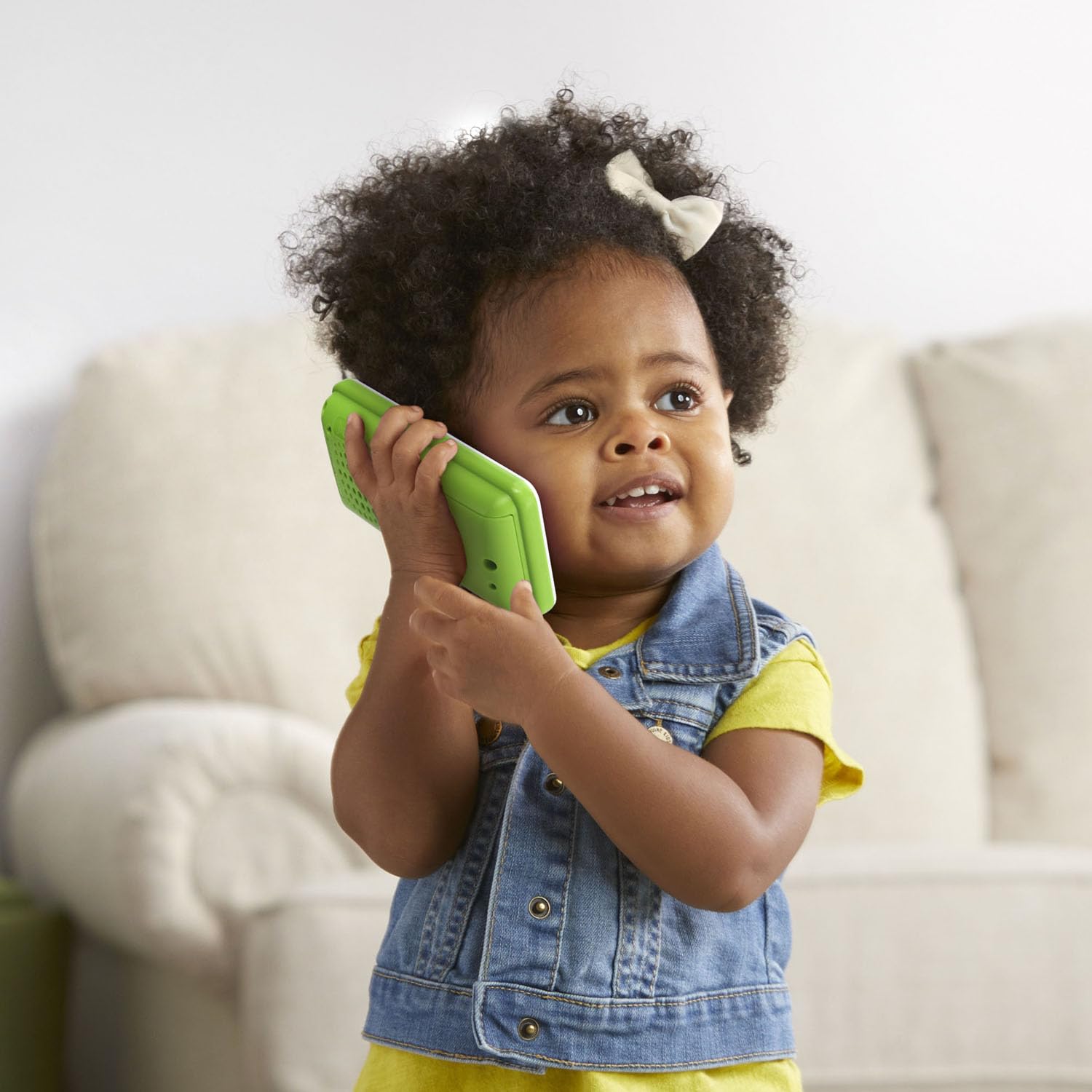 LeapFrog Chat and Count Emoji Phone Green emoji with sound effects enhances pretend play.