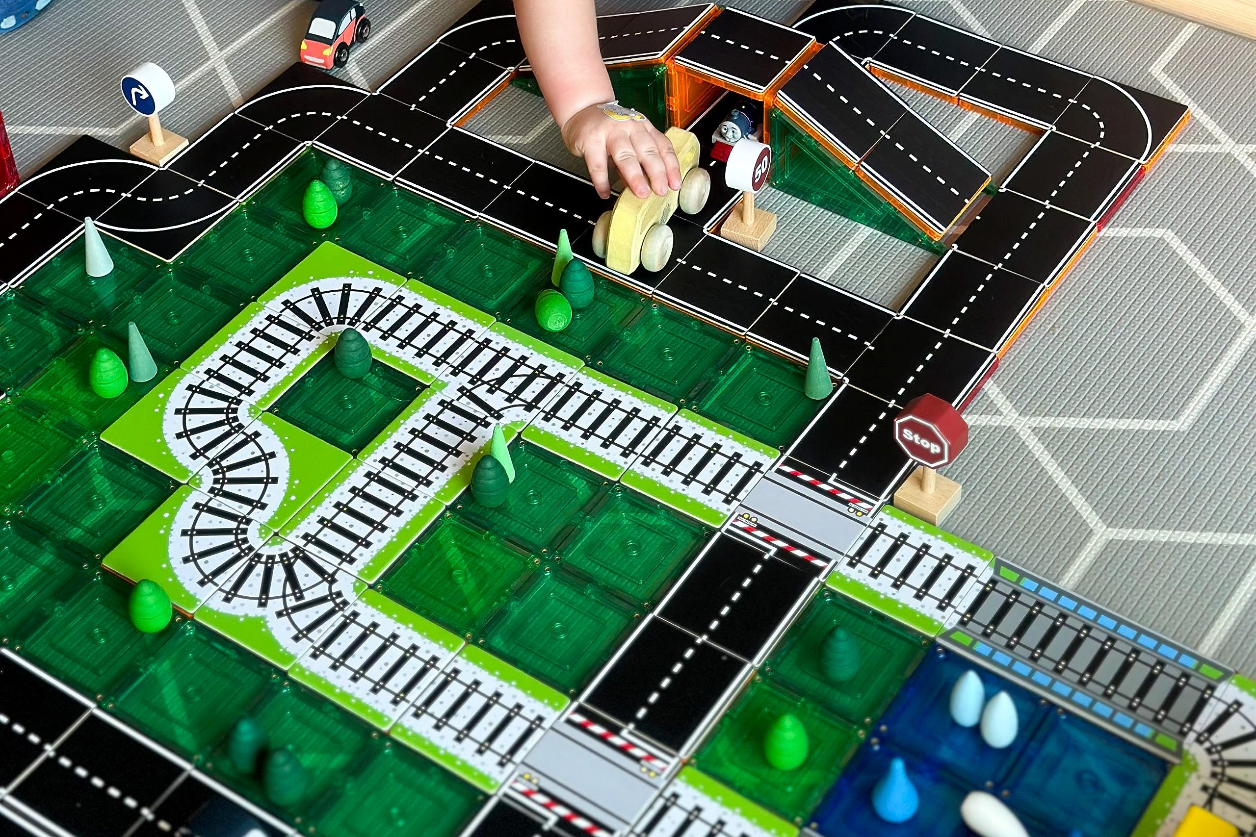 Learn & Grow level crossing adds realistic intersections.