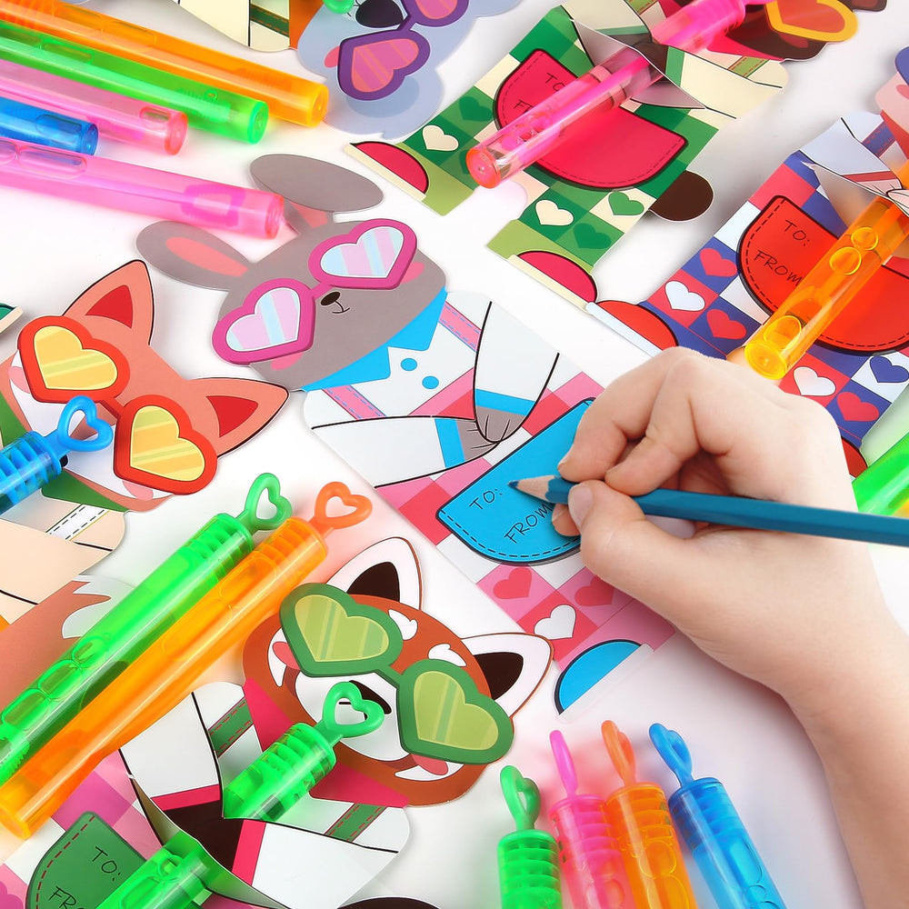 LEASEN classroom Valentines are ideal as prizes or gifts for exchanges.