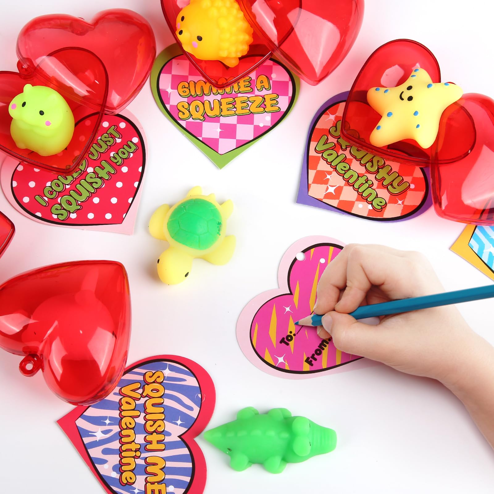 LEASEN DIY gift idea: cards on heart cases with squishies inside