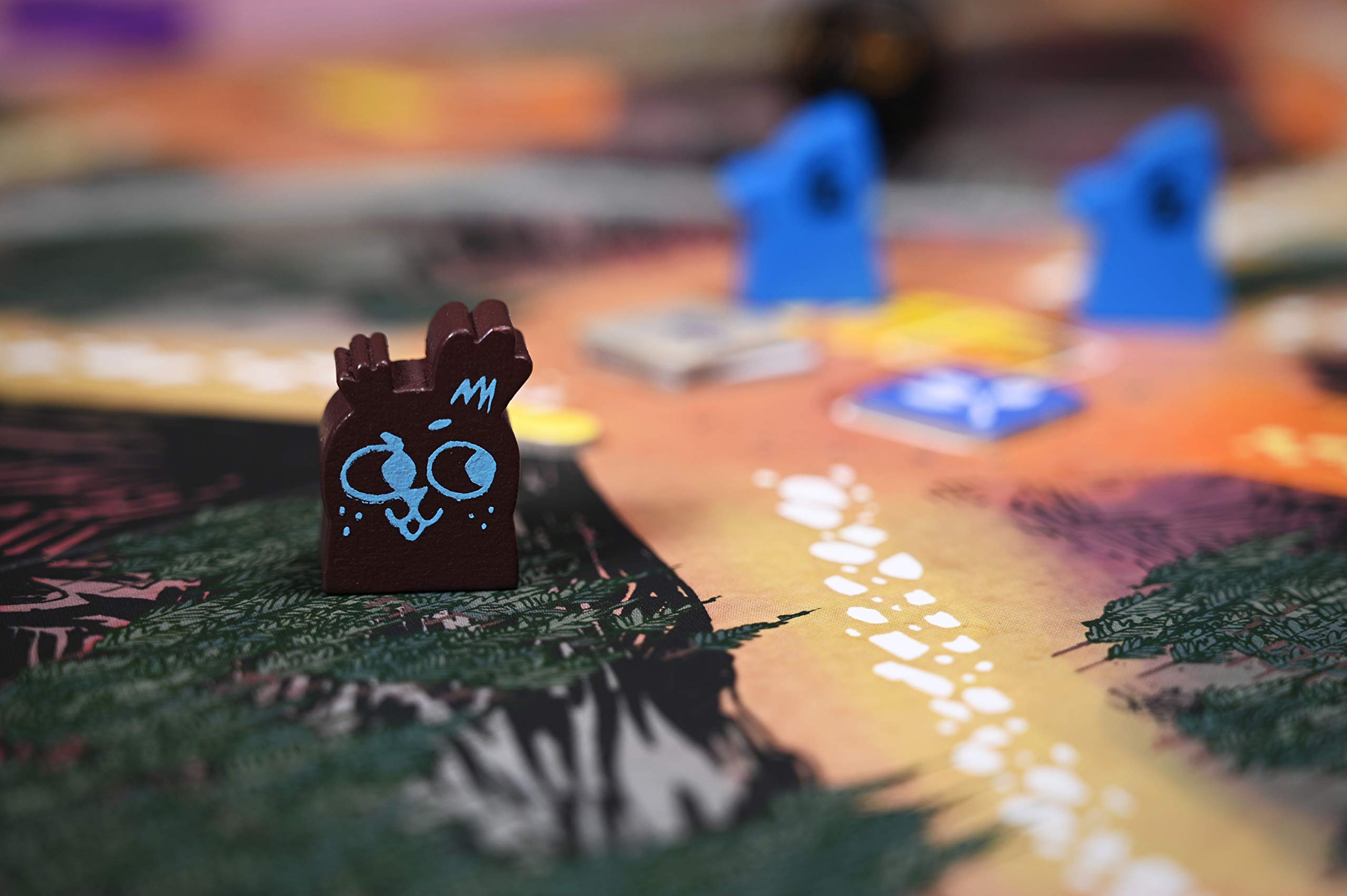 Leder Games Root Vagabond Pack contents show seven meeples and three cards