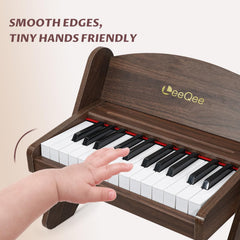 LeeQee portable dual-power piano, battery or outlet, great for indoor and outdoor sessions.