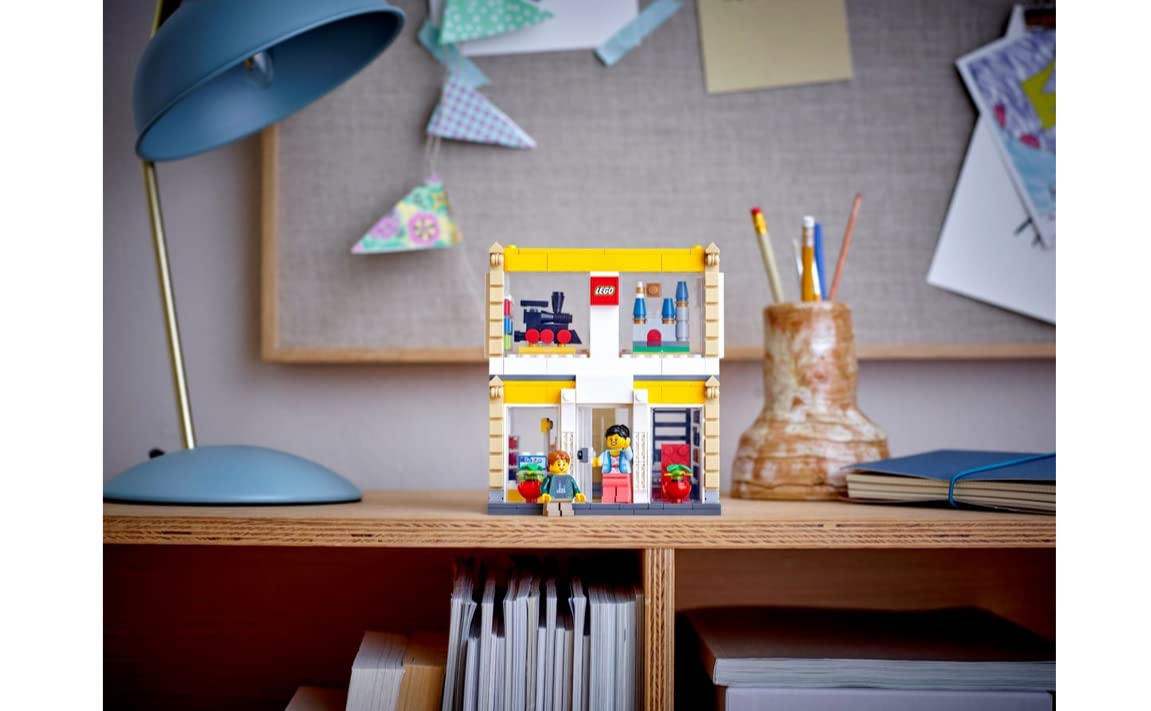LEGO 40574 safari-themed photo panels invite fun photo moments and storytelling.