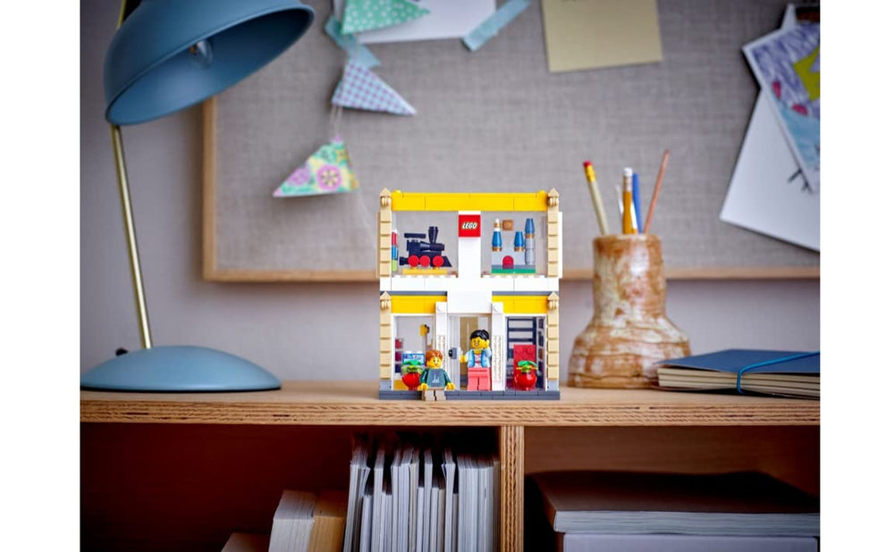 LEGO 40574 safari-themed photo panels invite fun photo moments and storytelling.
