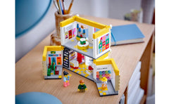 LEGO 40574 unfolded ground-floor access enables easy interior play and accessible shopping scenes.