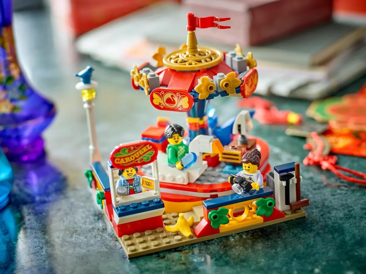 LEGO 40714 Carousel Ride minifigures included for lively park scenes.