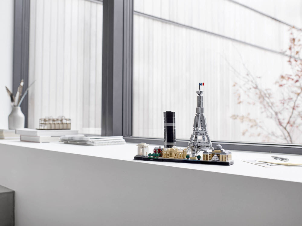 LEGO Architecture Paris Grand Palais vivid colors for eye-catching decor.