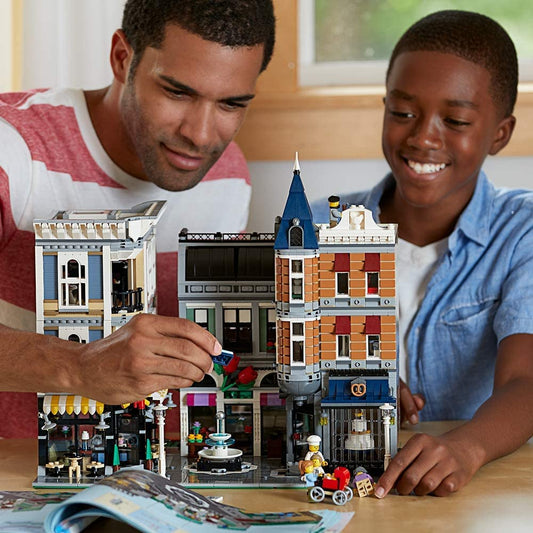 LEGO Creator Expert Assembly Square interior bakery highlights inviting storefront and cozy display.