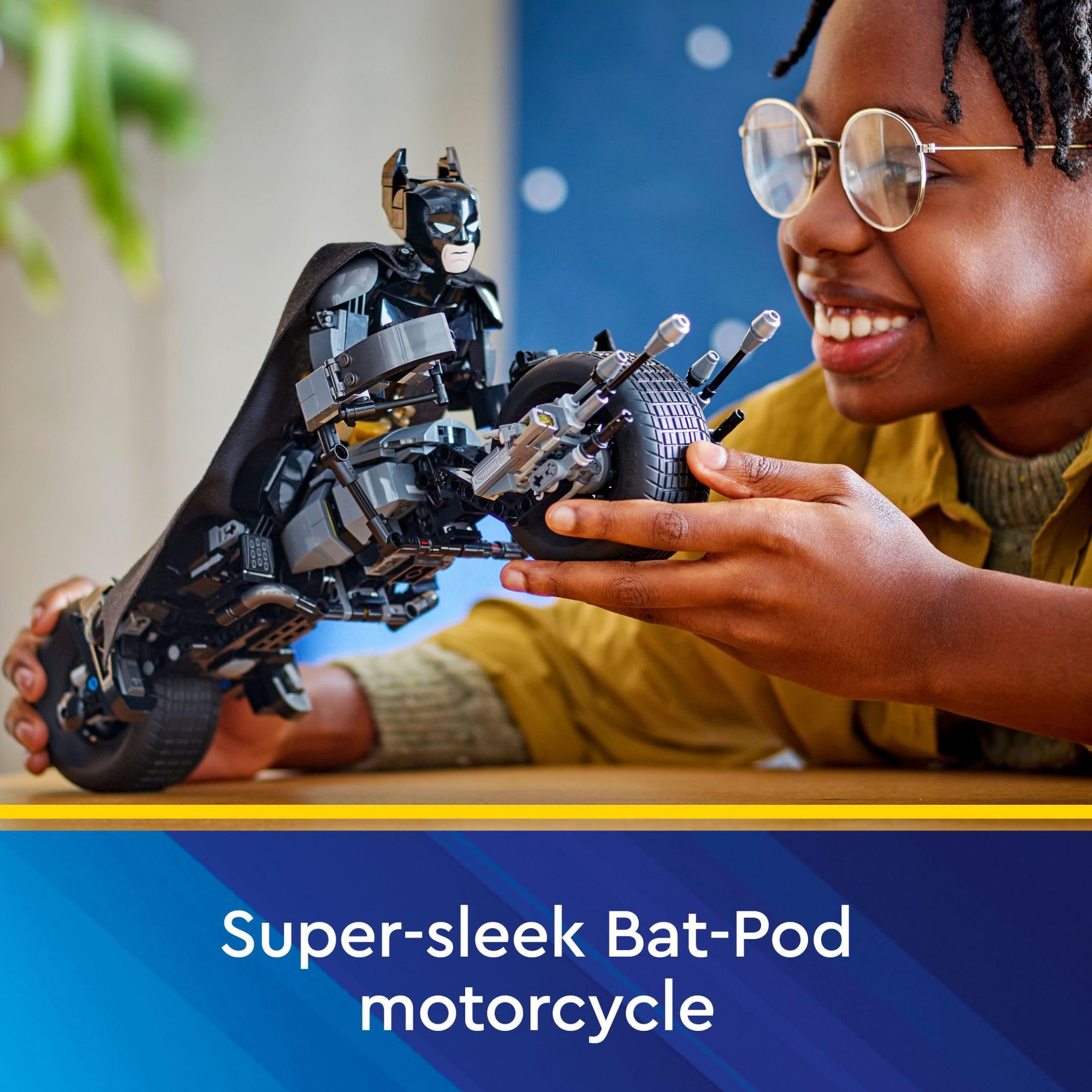 Bat-Pod bike with two stud launchers adds fast vehicle action.