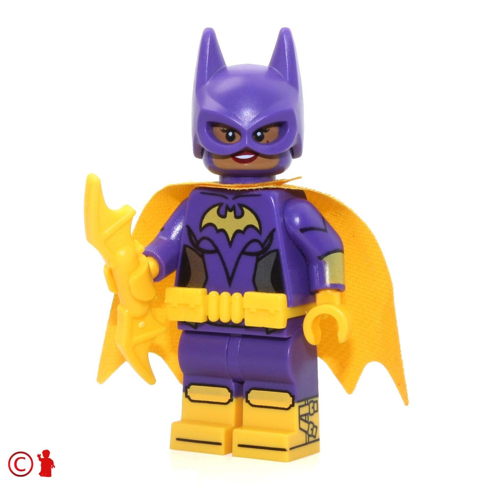 LEGO Batgirl minifigure with Batarang – detailed character for imaginative LEGO adventures