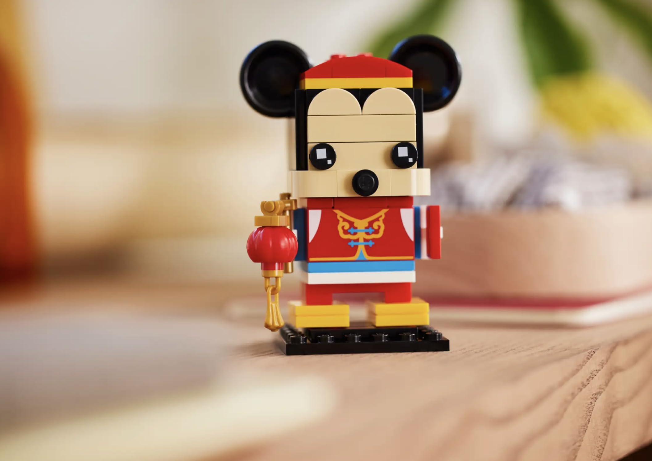 LEGO BrickHeadz Mickey Mouse Spring Party invites collectors to complete the set.