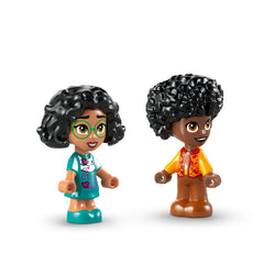 LEGO Builder app compatibility helps plan builds and rotate models.