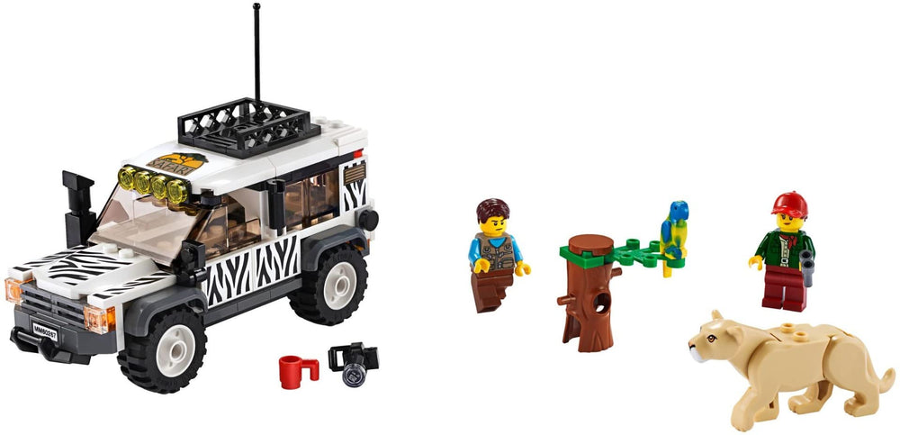 Photographer's tree costume accessory for immersive safari storytelling