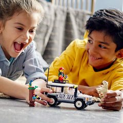 Removable roof rack on the LEGO safari off-roader for easy gear storage