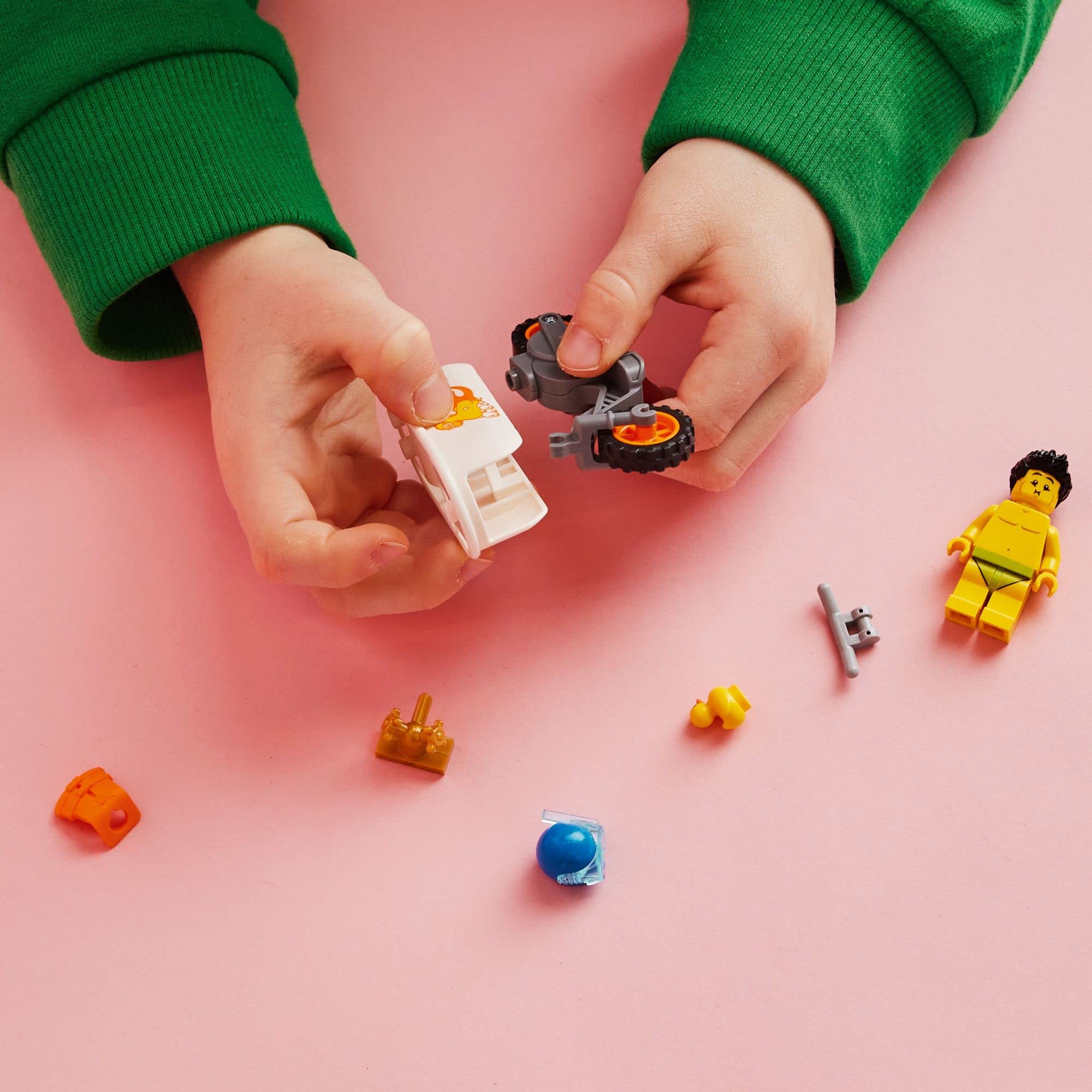 LEGO City Stuntz flywheel-powered stunt bike action captures fast, playful, on-the-go fun.