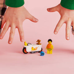 LEGO City Stuntz minifigure Sudsy Simon with duck showcases character-led bath-time play.